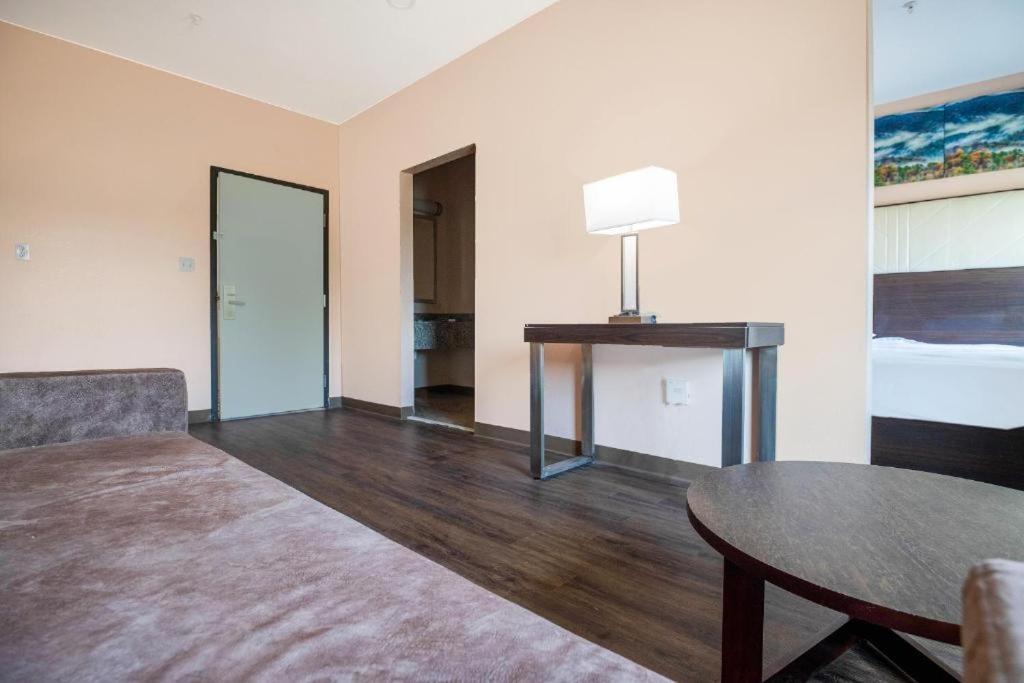 Royal Inn & Suites Adairsville Extérieur photo