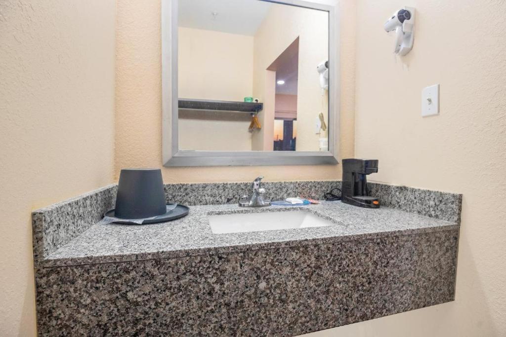 Royal Inn & Suites Adairsville Extérieur photo